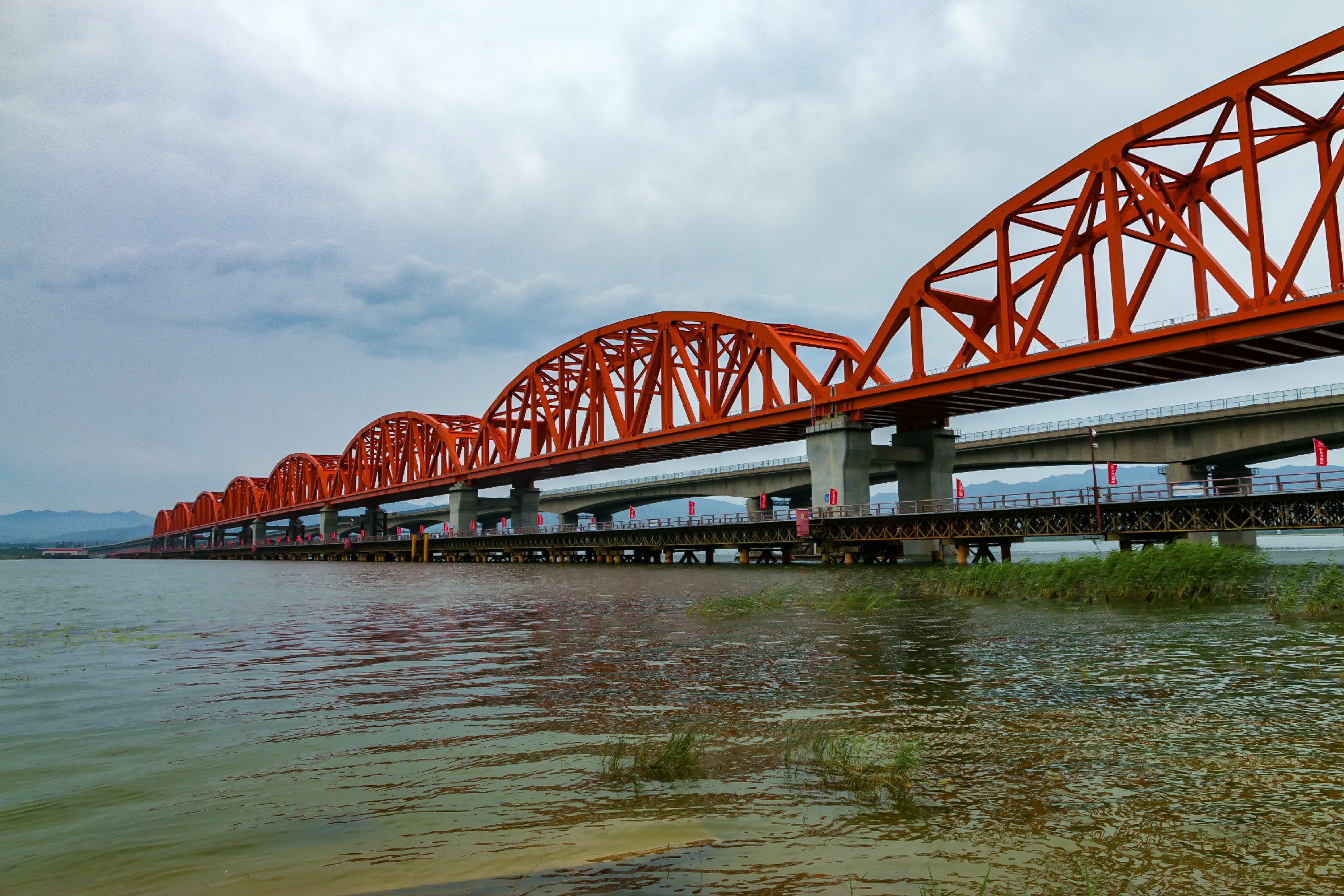 京張高鐵官?gòu)d水庫(kù)特大橋 ~2.jpg